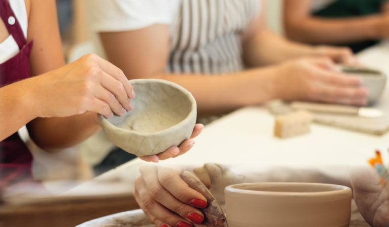 Moda’daki Claymore Art Studio Yeni Sezonda Sanatseverleri Seramik Deneyimleriyle Buluşturuyor