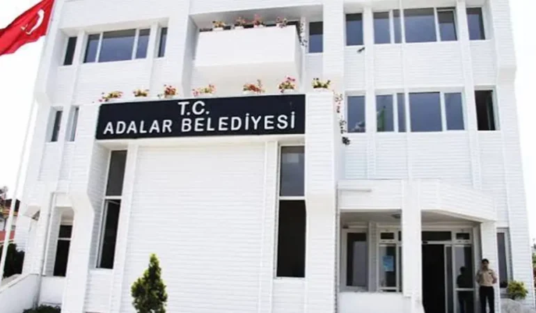 Adalar'da AKP Adayına Oy Veren Üç CHP'li Meclis Üyesi Disipline Sevk Edildi