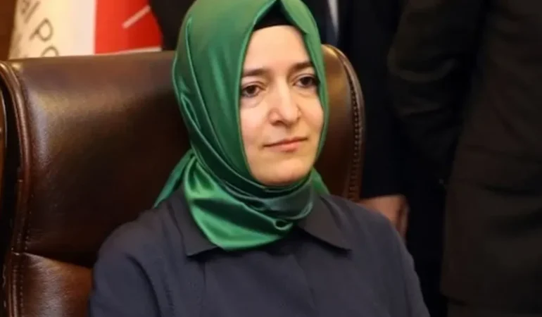 İstifasının ardından Fatma Betül Sayan Kaya’nın adı AKP’nin resmi sitesinden de silindi