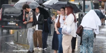 Meteoroloji'den Kuvvetli Yağış ve Sert Rüzgar Uyarısı: Sıcaklıklar Mevsim Normallerinin Altına İniyor
