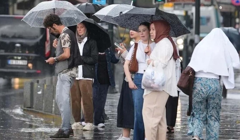 Meteoroloji’den Kuvvetli Yağış ve Sert Rüzgar Uyarısı: Sıcaklıklar Mevsim Normallerinin Altına İniyor