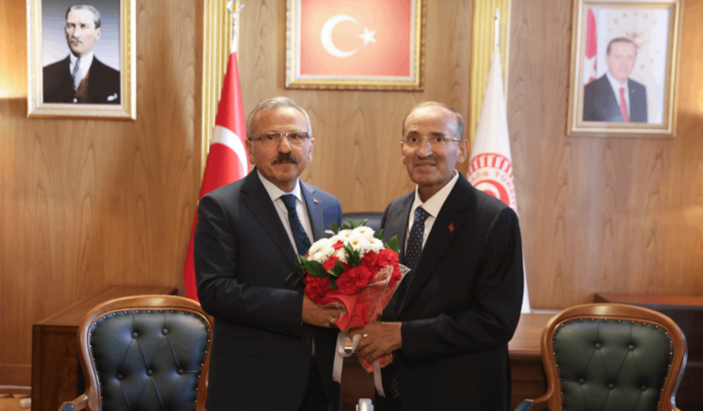 TBMM Başkanvekilliği Görevini Bırakan Bekir Bozdağ Makamını Yusuf Beyazıt'a Devretti