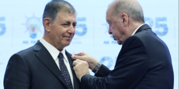 AKP'ye Geçen Cemil Tugay Erdoğan'ı Takibe Alıp Özgür Özel'i Takipten Çıkardı